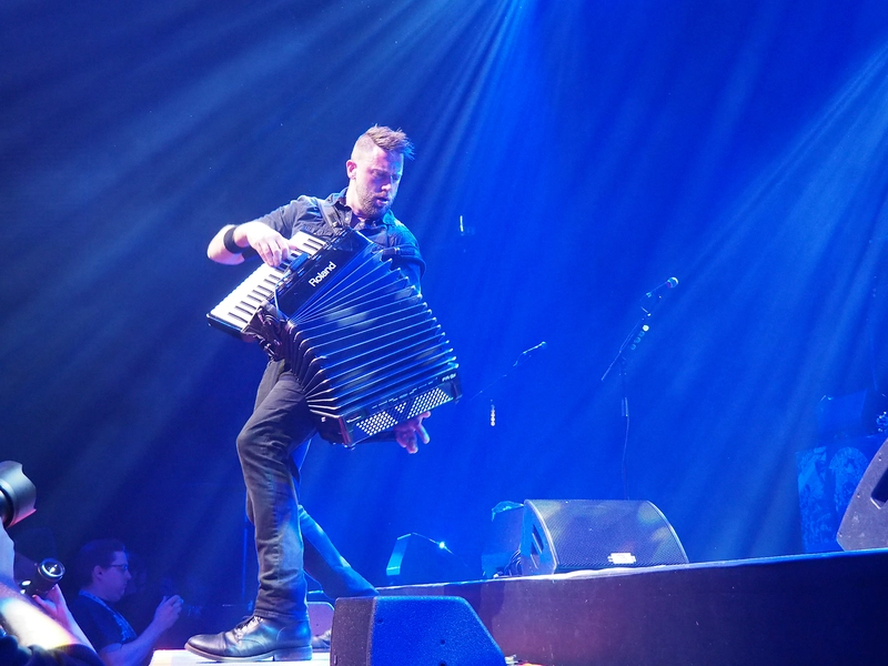 Tim Brennan von den Dropkick Murphys in der Samsung Hall