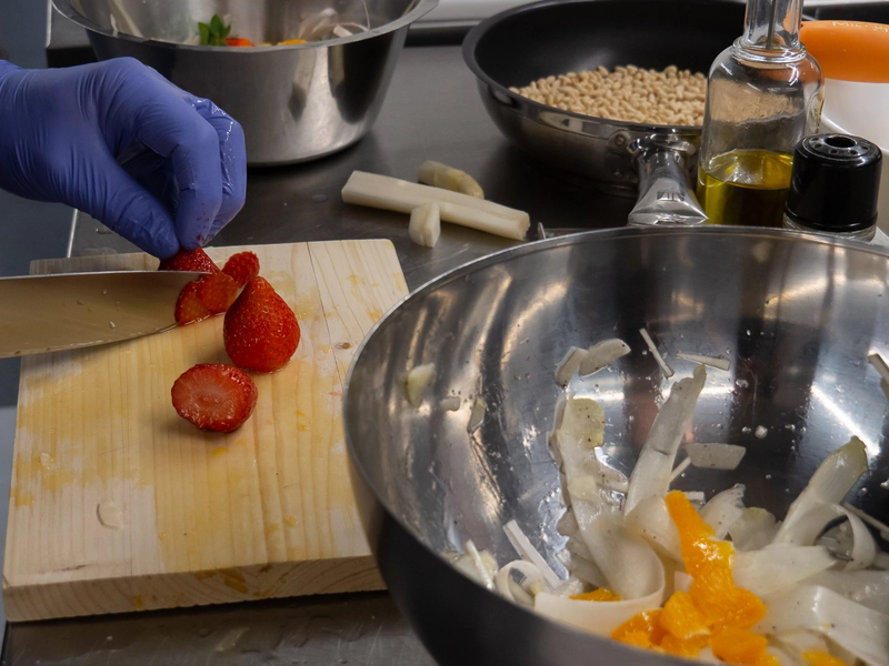 Rezept für einen fruchtig frischen rohen Spargelsalat von der Samsung Hall