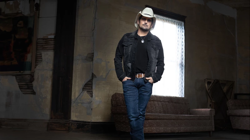 Brad Paisley - THE HALL 